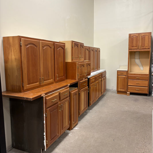 13 Pc. Cabinet Set