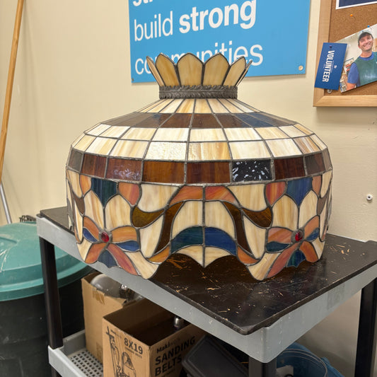 Slag Glass Bows & Ribbons Lamp