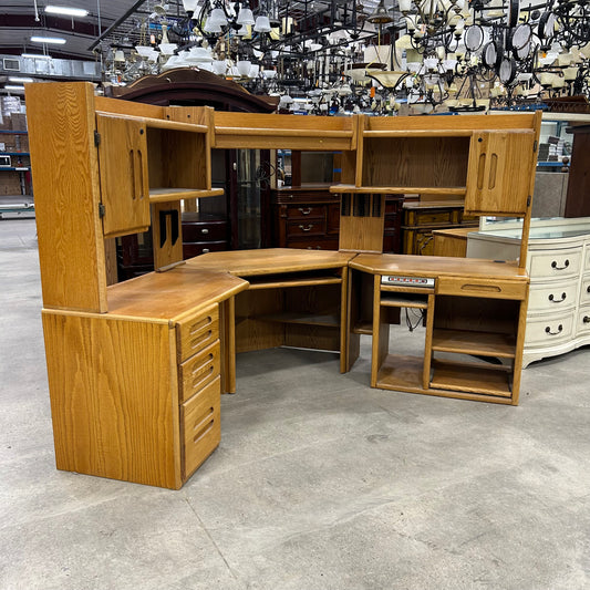 3 Pc. Corner Desk & Hutch