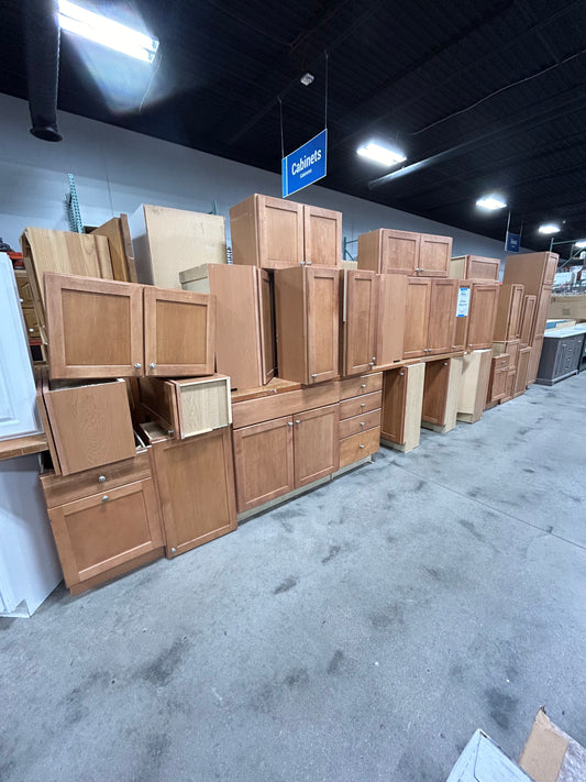 28 Pc. Cabinet Set