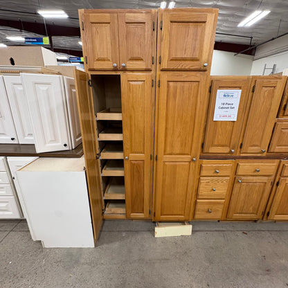 18 Pc. Oak Cabinet Set