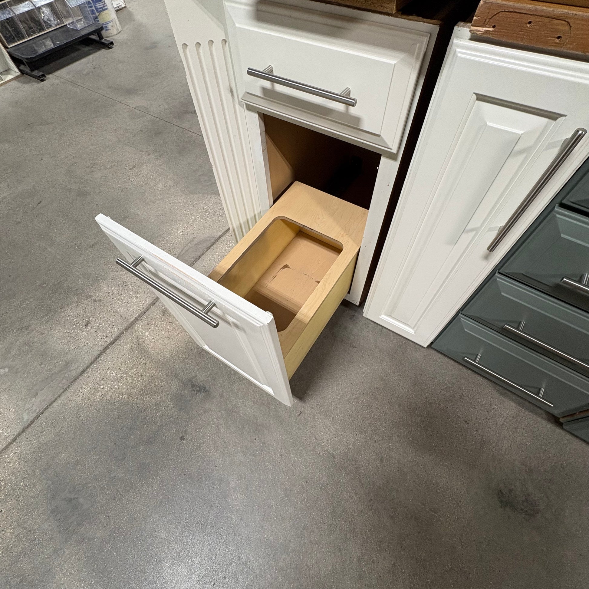 White Cabinet Set - 18pc FALSE