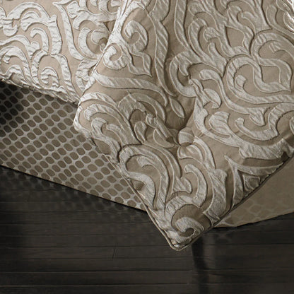 JQueen Astoria Comforter King