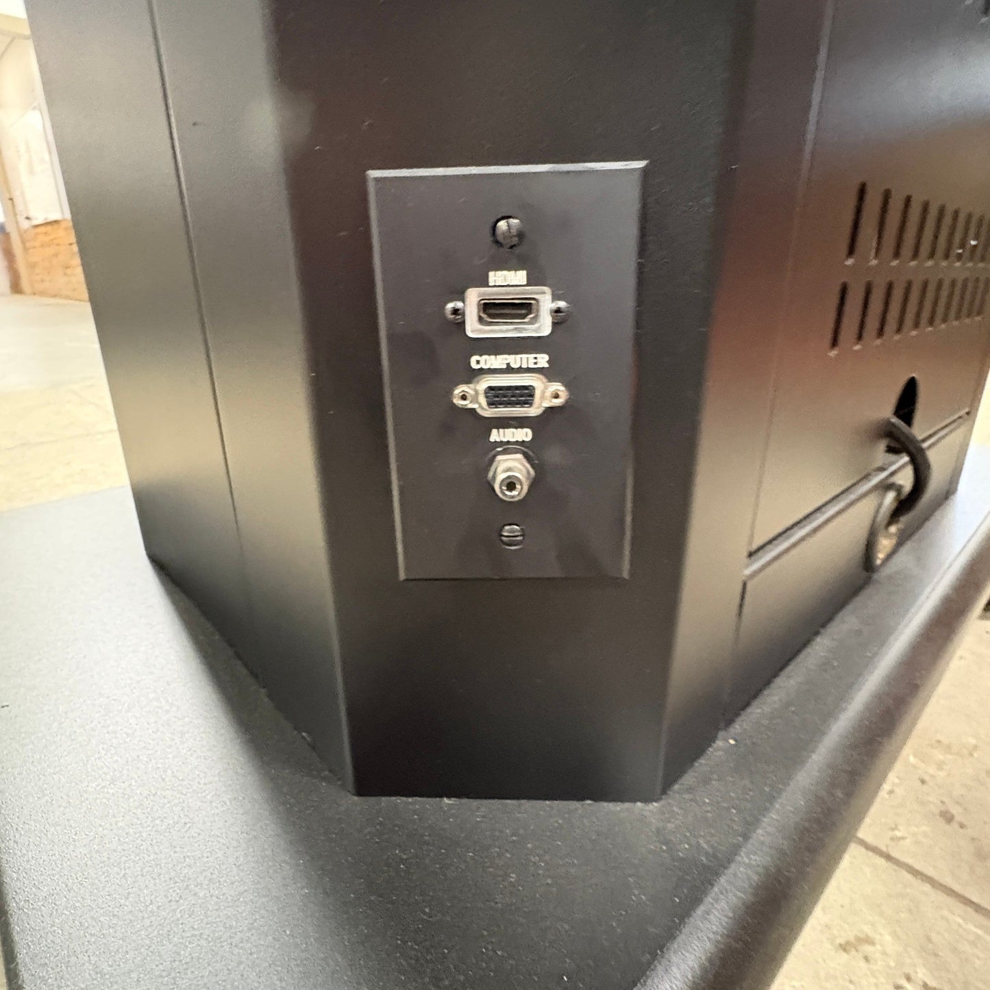 GDM Habitat for Humanity ReStore Avteq RPS-800S workstation side panel with HDMI, VGA, and audio input ports.