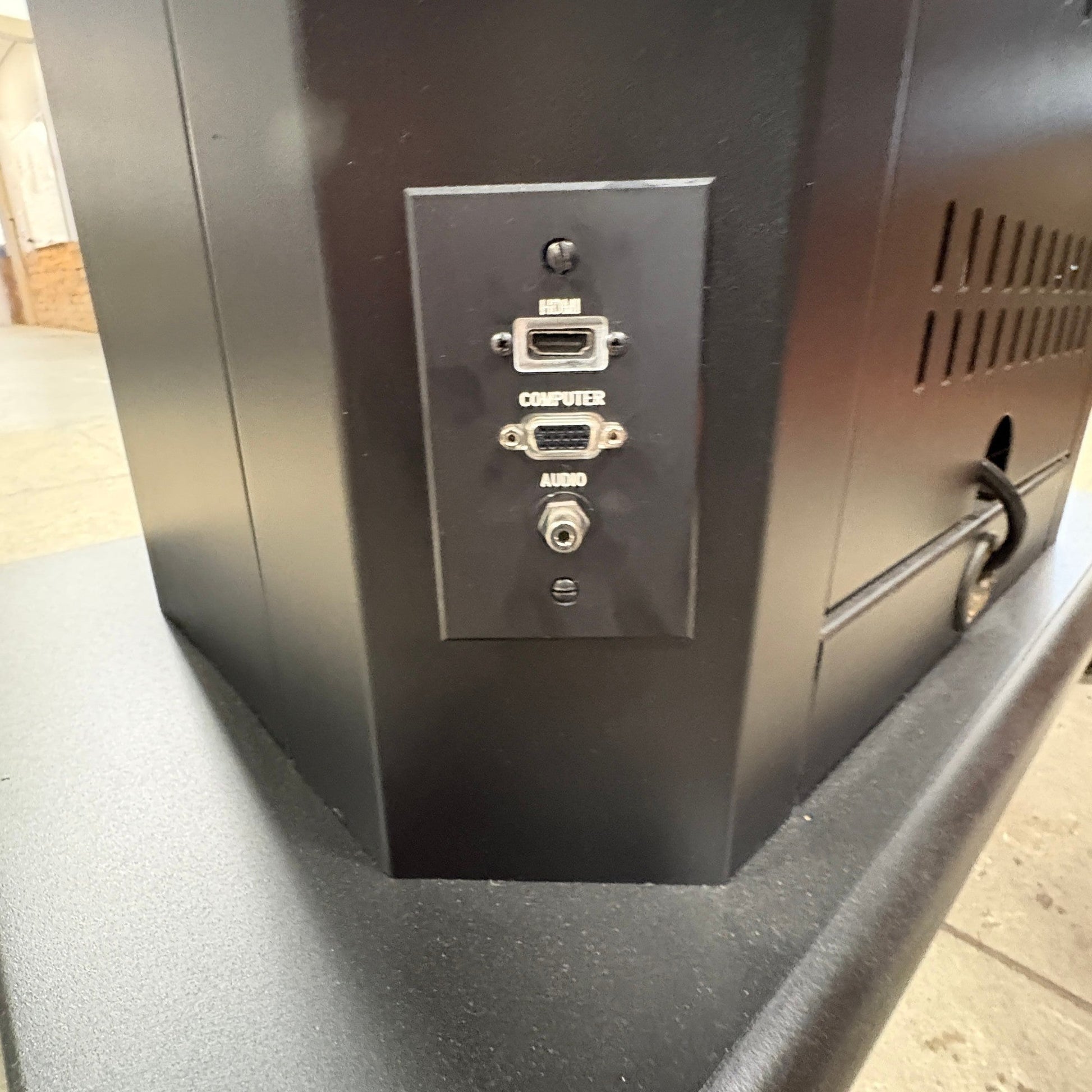 GDM Habitat for Humanity ReStore Avteq RPS-800S workstation side panel with HDMI, VGA, and audio input ports.