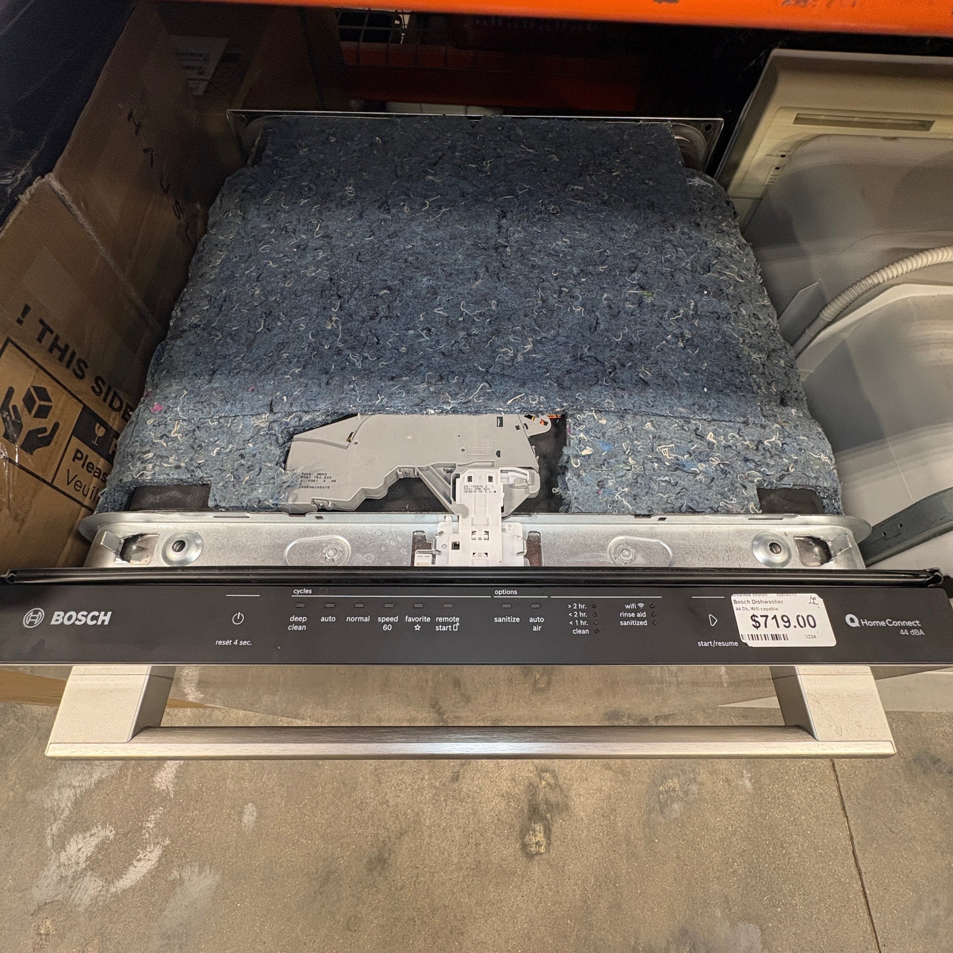 Bosch Wifi Dishwasher, 44dB GHI Mojave Pantries Special Order