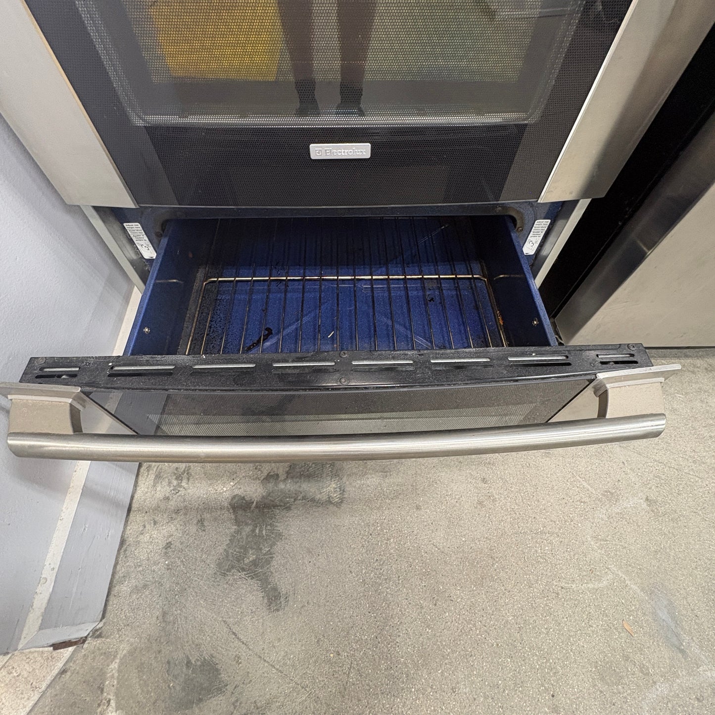 Electrolux SS Electric Range FALSE