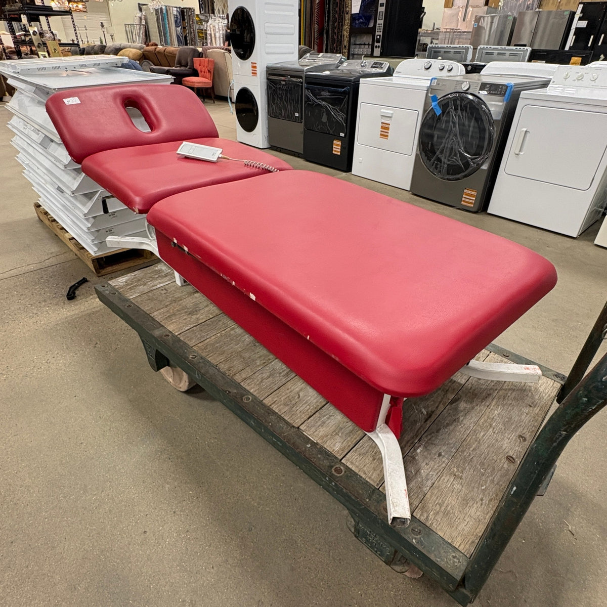 Dynatronics Exam Table FALSE