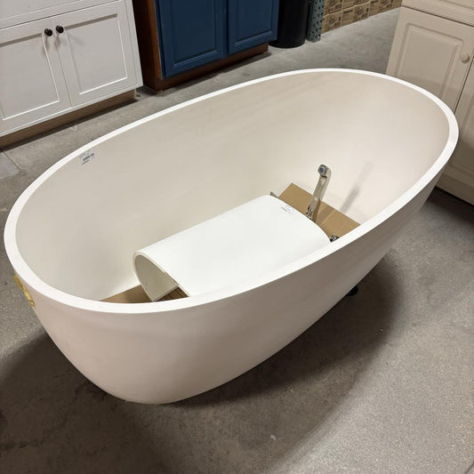 Oval Soaker Tub & Faucet