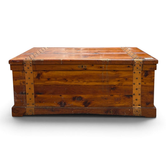 Cedar Hope Chest FALSE location-set