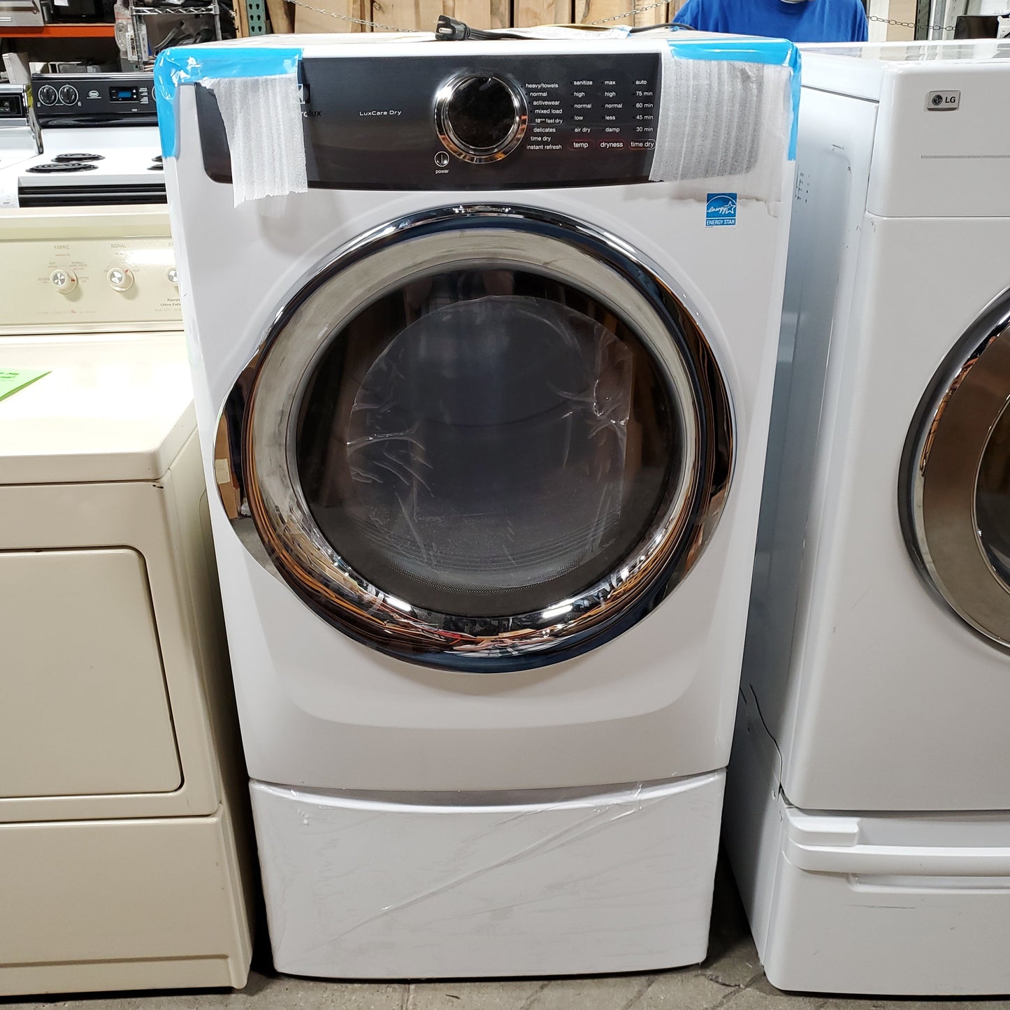 NEW Gas Dryer with Pedestal GDM Habitat for Humanity ReStore