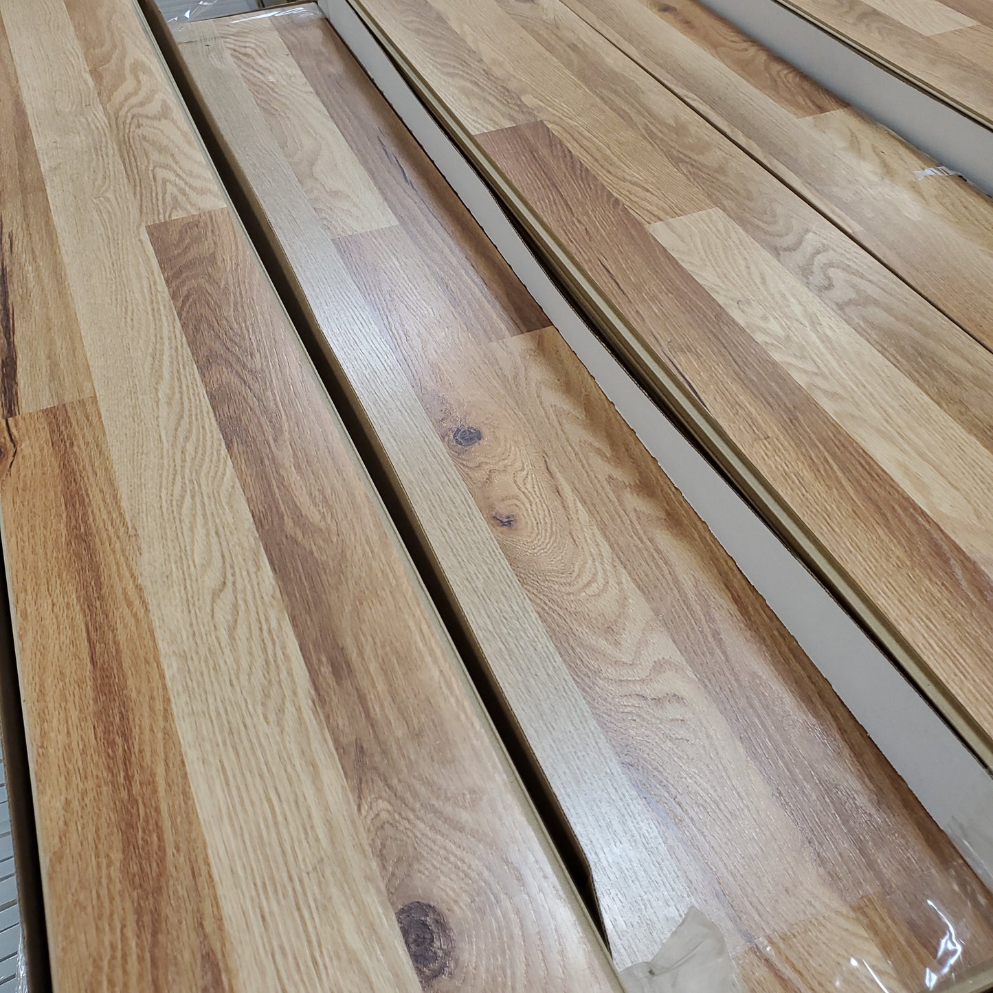 Laminate Flooring - Haley Oak - 17.18 sq ft Laminate Plank Flooring