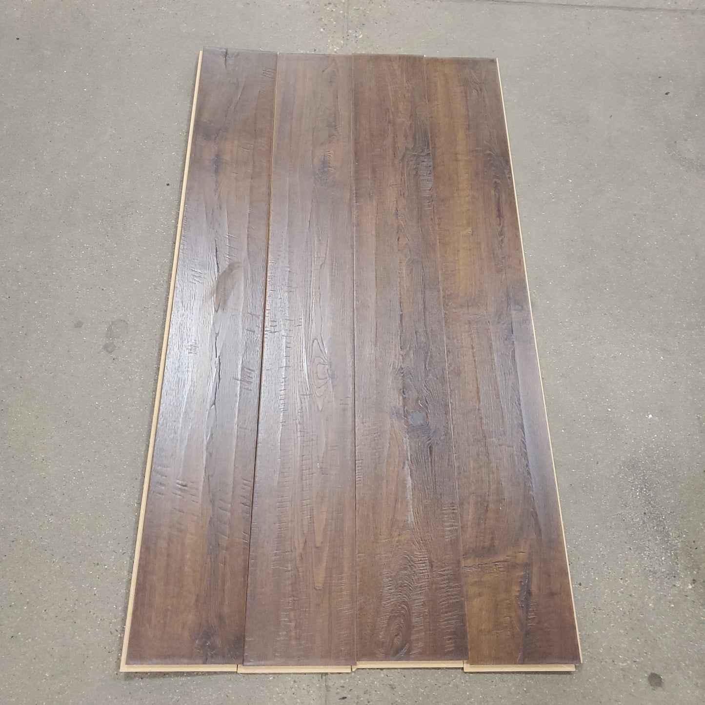 Laminate Flooring - Auburn Scraped Oak - 20.15 sq ft Laminate Flooring