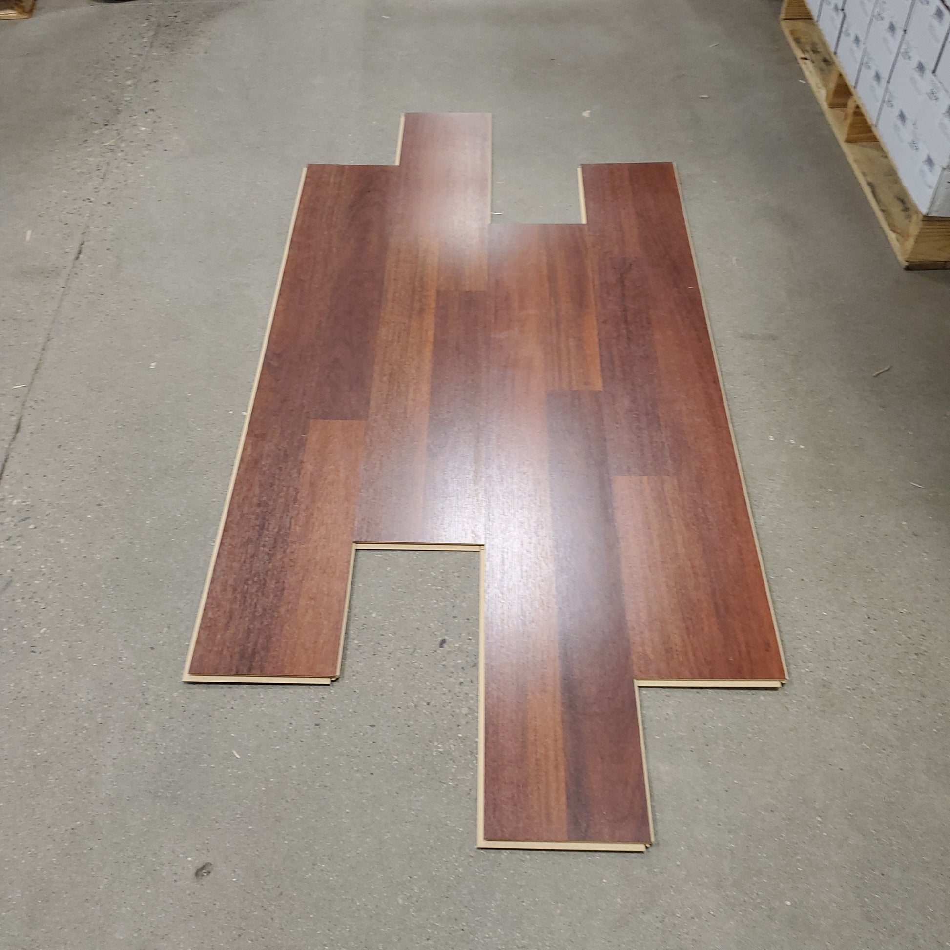 Laminate Flooring - Everglade Mahogany - 17.18 sq ft Laminate Flooring